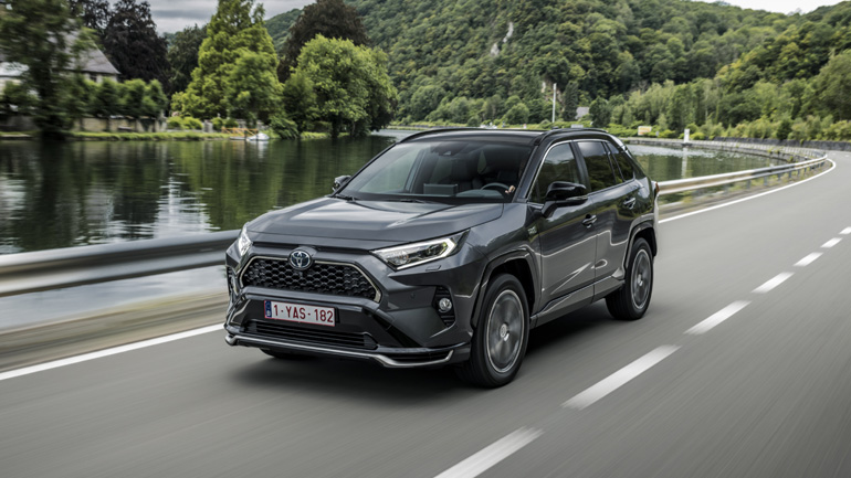 To Toyota RAV4 PHEV καίει 1 λίτρο στα 100 χιλιόμετρα